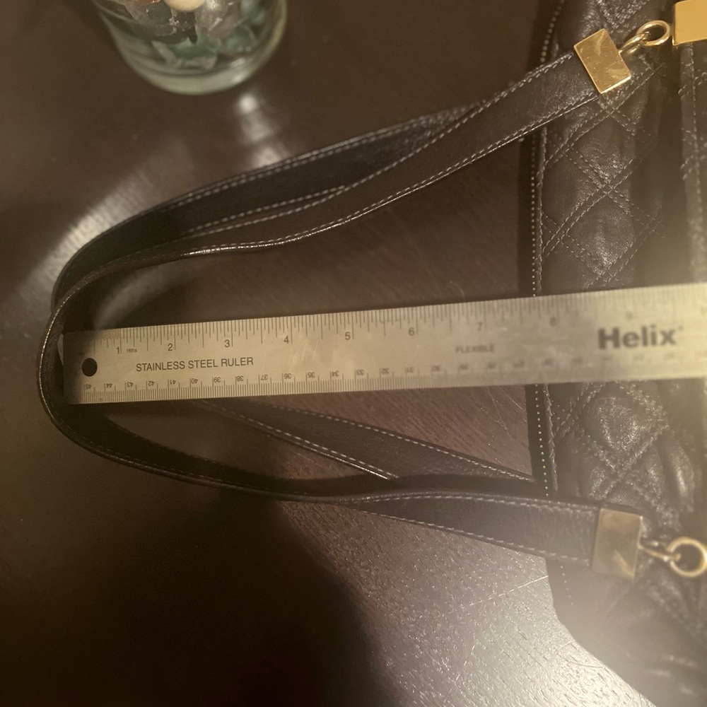 Marc Jacobs quilted black leather handbag in great condition. Gold hardware. - Picture 14 of 14